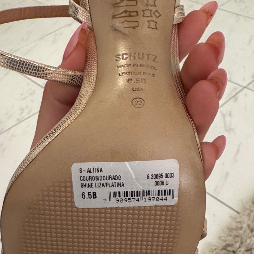 Schultz Gold Strappy Heels NWT - Picture 4 of 4